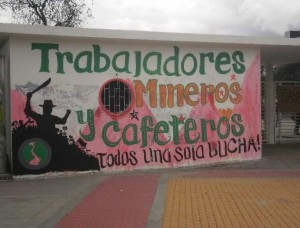 „Bergarbeiter und Kaffeebauern – ein gemeinsamer Kampf“ - Gemälde auf dem Campus der Universität Nacional in Bogotá im Februar 2013